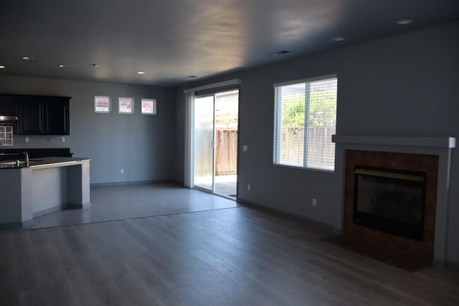 Building Photo - Spacious 5 Bedroom 3 Bath home in Harden Ranch