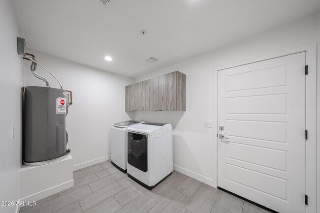 Building Photo - 2651 N 71st Pl
