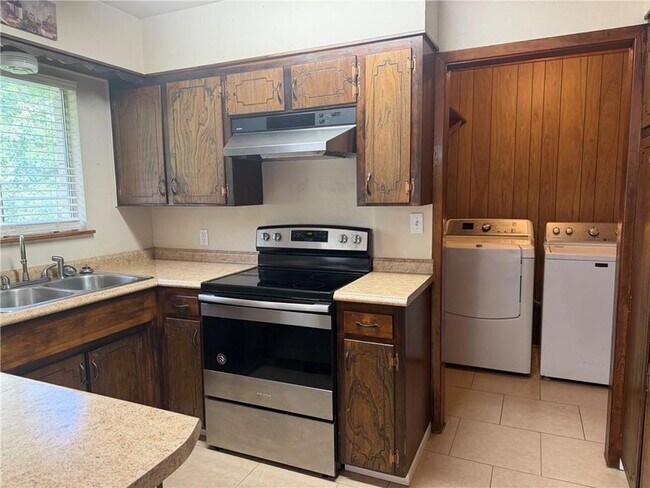 Building Photo - 1546 Wildwood Ln