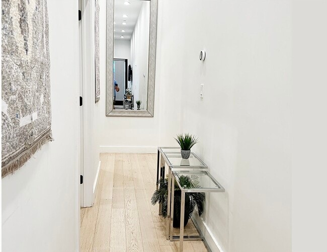 Building Photo - 360 Meridian St