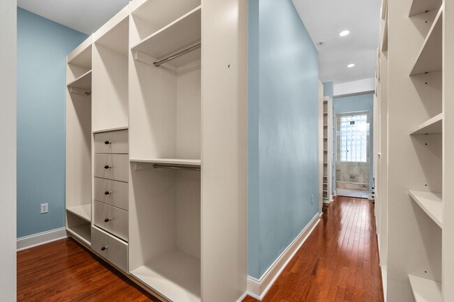 Building Photo - 5135 Ellsworth Ave