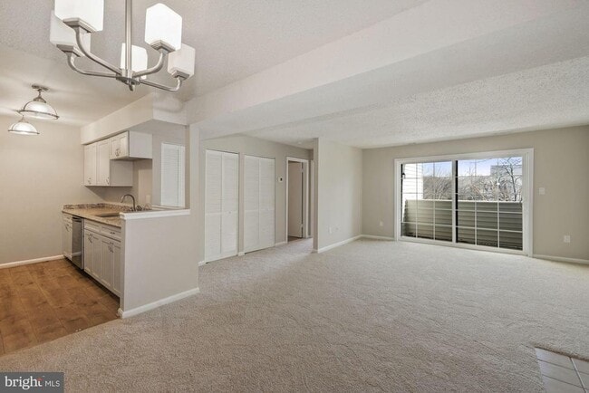 Building Photo - 1601 Carriage House Terrace