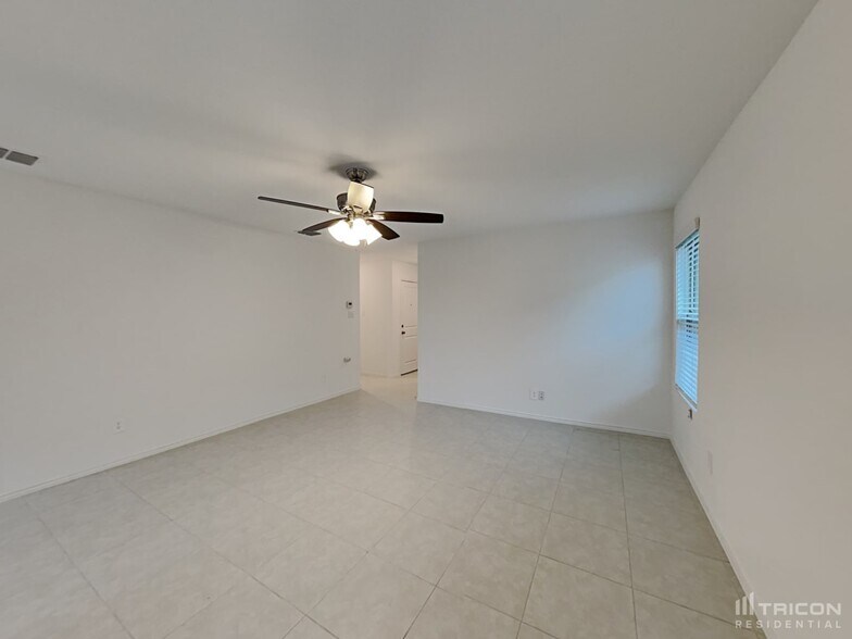 Building Photo - 812 Odlozil Ln