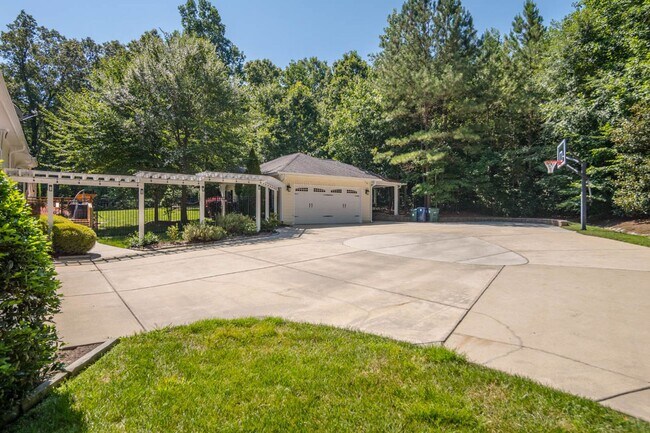Building Photo - 246 Valley Meadow Dr