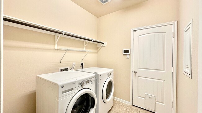 Building Photo - 8934 Finnery Dr