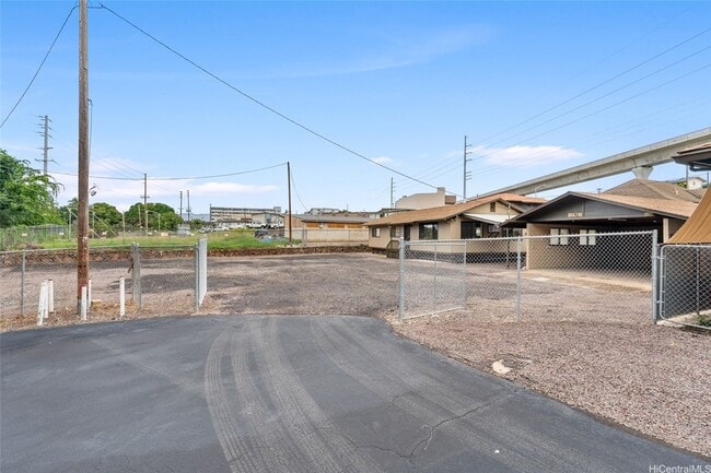 Building Photo - 667 Kamehameha Hwy