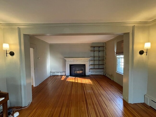Building Photo - Charming 5-Bedroom 3.5 bath Home for Rent ...