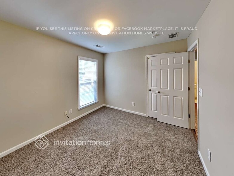 Building Photo - 320 Balaban Cir