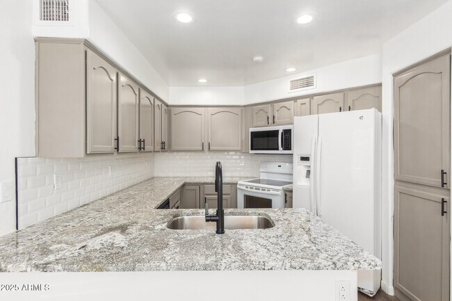 Building Photo - 16715 E El Lago Blvd