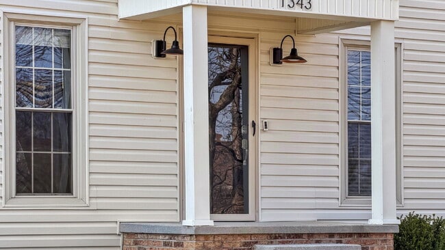 Building Photo - *RESERVED - Contact Us to Submit A Backup App!* Fully Renovated 4BR/2.5BA Gem in Sought-After Ben...