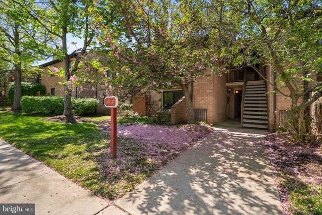 Building Photo - 45 Le Forge Ct