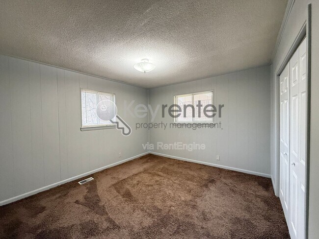 Building Photo - 550 Alexander Dr