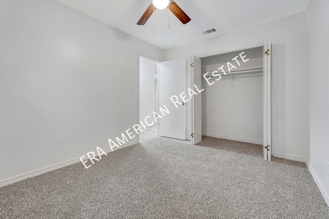 Building Photo - 508 Landview Dr