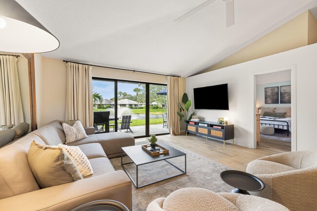 Building Photo - 206 Club Dr