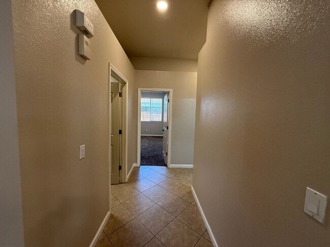Building Photo - 4-bedroom single story in Sylvan School District!
