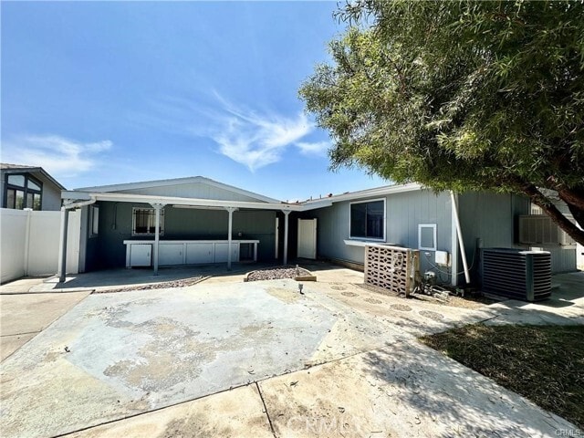 Building Photo - 2230 Lake Park Dr