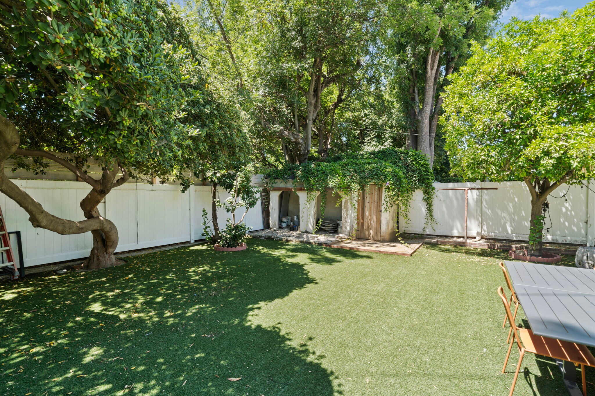 yard - 11038 Blix St