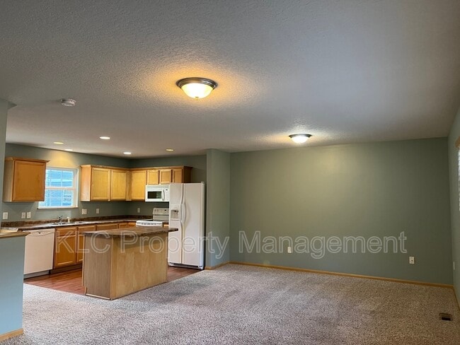 Building Photo - 5558 Kenton Ln