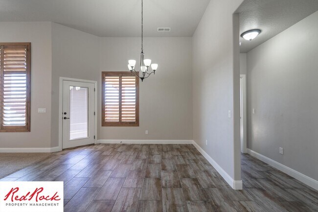 Building Photo - Pet-Friendly 3 Bedroom Home In A Great Neighborhood