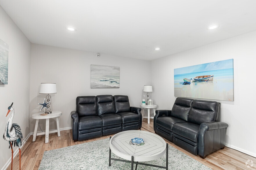 2BR, 1BA (830sqft) - Living Room - Newport Apartments