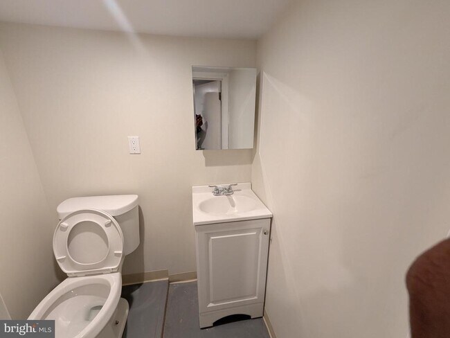 Building Photo - 5609 Walton Ave