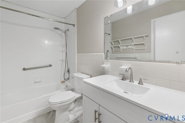 Building Photo - 2218 Kingsbrook Dr