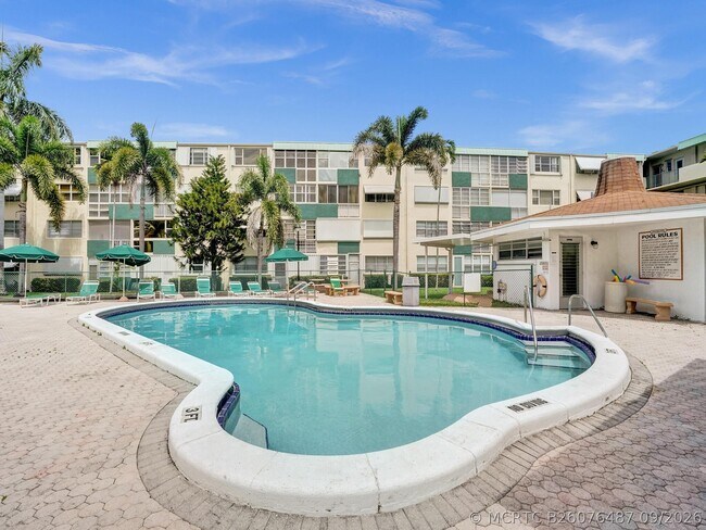 Building Photo - 1333 E Hallandale Beach Blvd