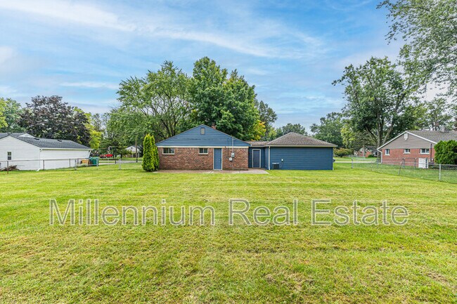 Building Photo - 4916 Rioview Dr