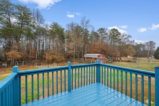 Building Photo - Amazing Home on Large Lot/3-BD 2-BTH in Ly...