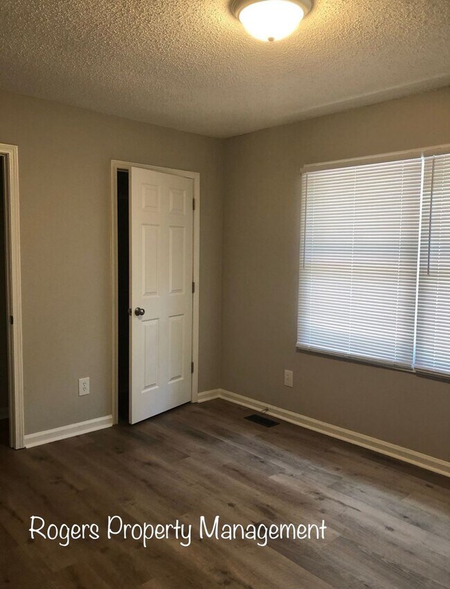 Building Photo - Convenient Modern Townhome in Creedmoor