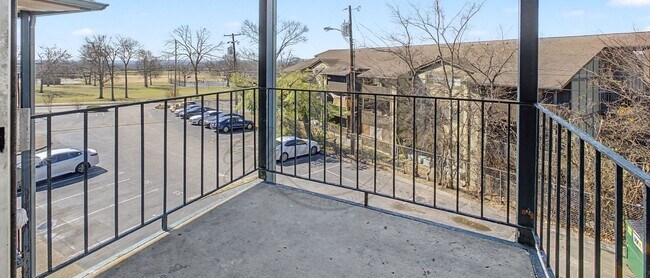 Building Photo - Two Bedroom Condo, 2nd Floor, across from Madison Park with stackable washer/dryer!