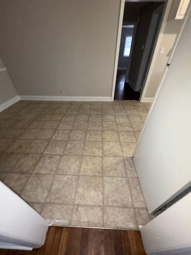 Building Photo - Duplex close to UNC Hospitals