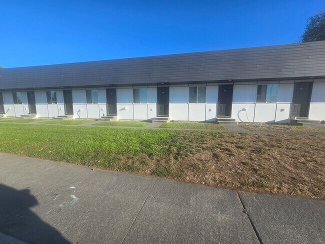 Building Photo - 1415 W Marina Dr
