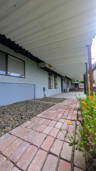Building Photo - 1135 E Santa Maria Dr