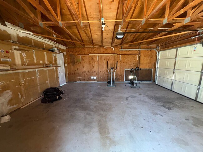 Building Photo - Welcoming 3 Bedroom 1.5 Bathroom Home
