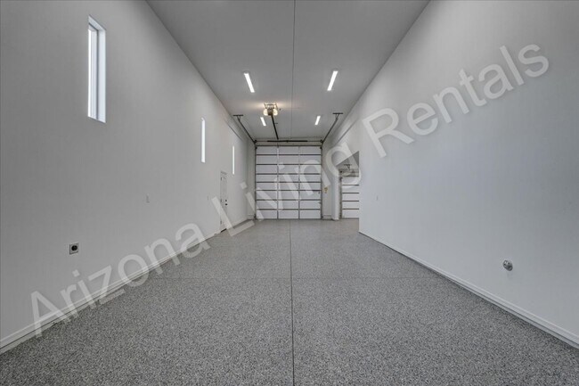 Building Photo - RV GARAGE HOME