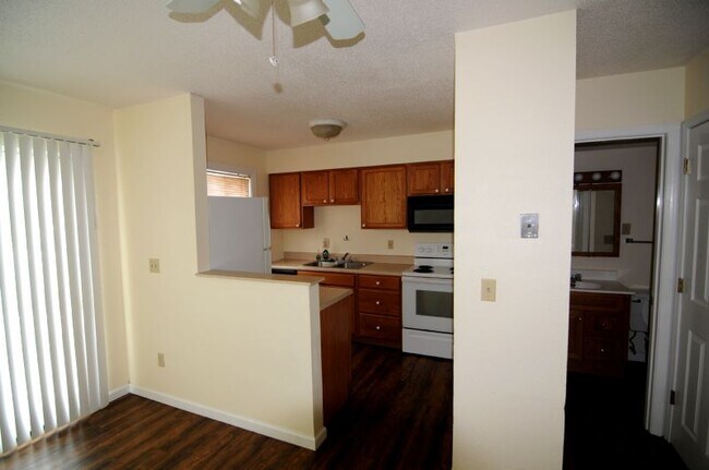 Kitchenn - 4 Devon Ct