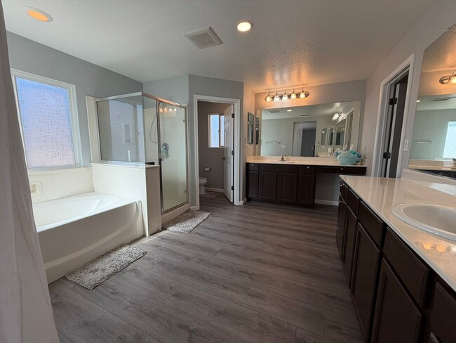 Building Photo - AVAILABLE NOW! LEASE TODAY! 4 Bedroom 3 Bath Elk Grove Home with Bonus Room!