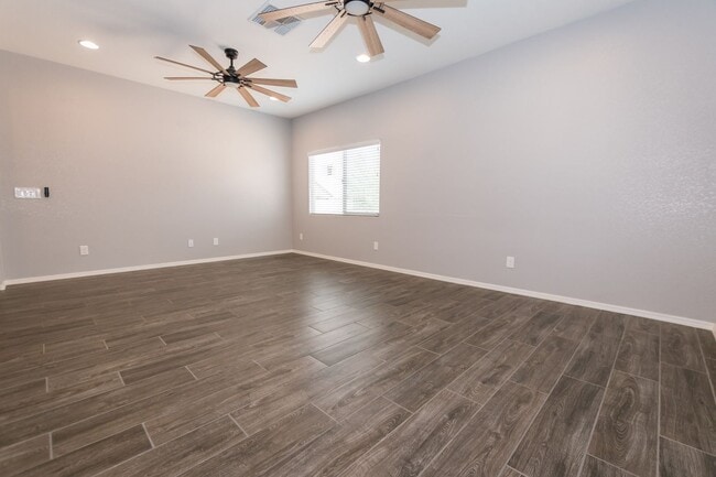 Building Photo - Beautiful 2-Story Home, 5 Bedroom, 3 Full ...