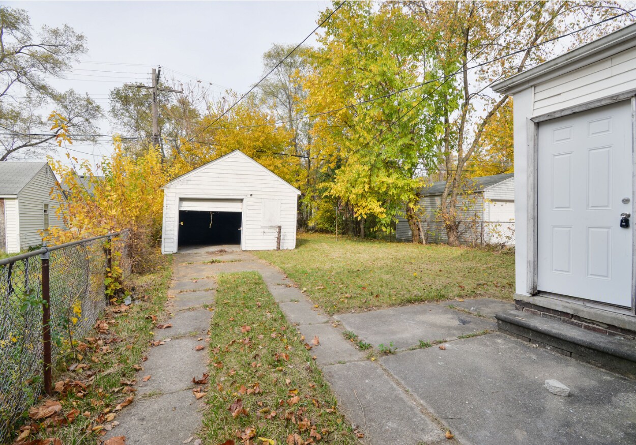Building Photo - 15411 Seymour St
