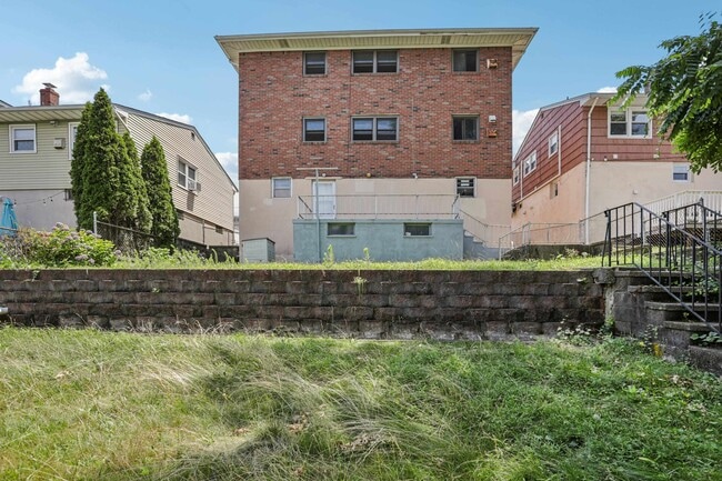 Building Photo - 9001 Grand Ave