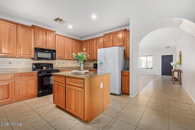 Building Photo - 939 E Sourwood Dr