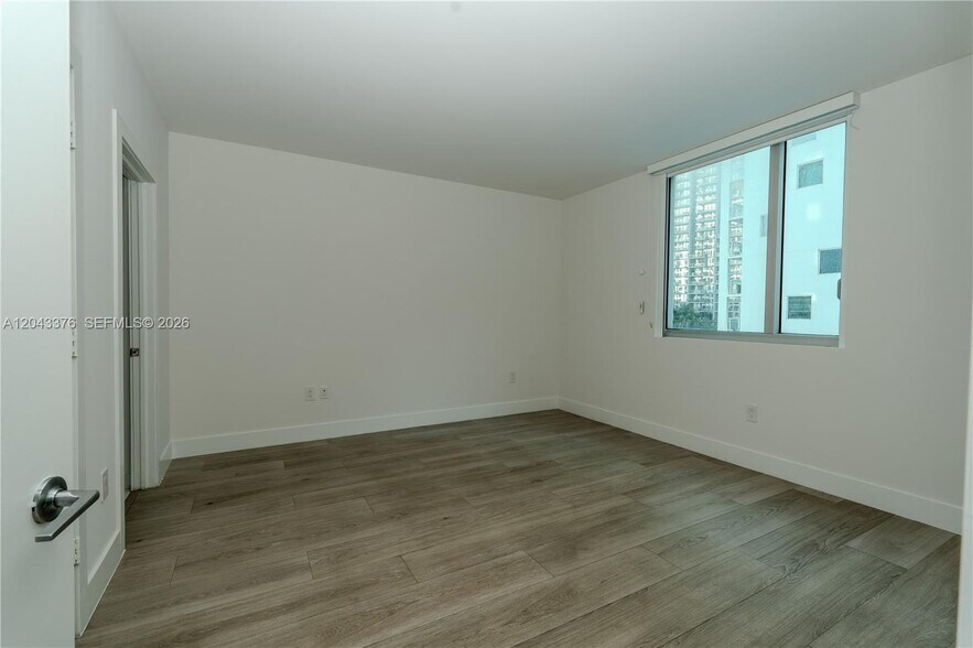 Building Photo - 500 Brickell Ave