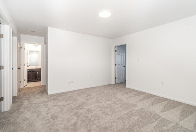 Building Photo - 7870 Briarwood Dr