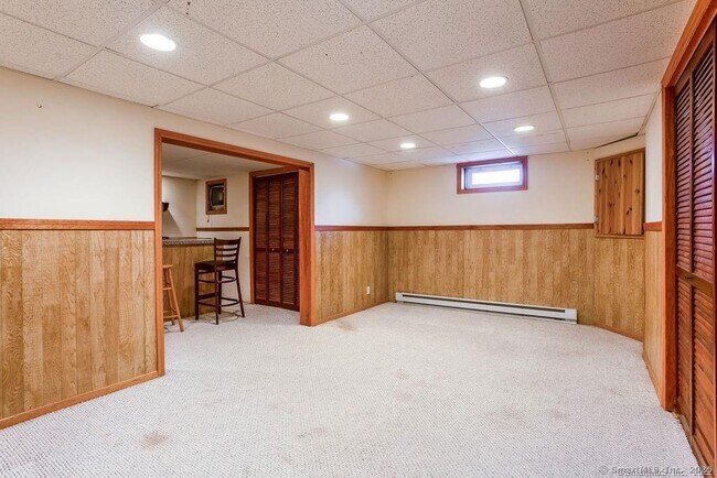 Building Photo - 150 Long Hill Dr