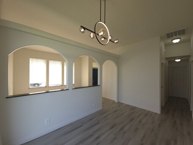 Building Photo - Recently Remodeled Home
