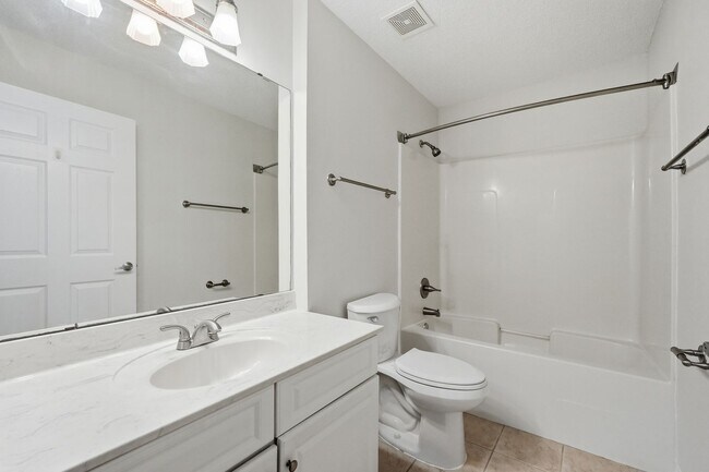 Building Photo - Highly Sought After GROUND-FLOOR Unit at Florida Club!  Pool View!!