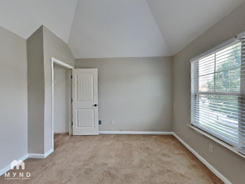 Building Photo - 1205 Ithaca Dr