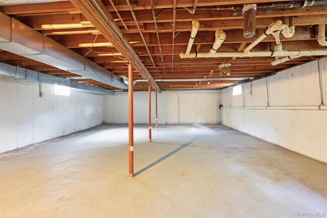 Building Photo - 23 Argonne Rd W