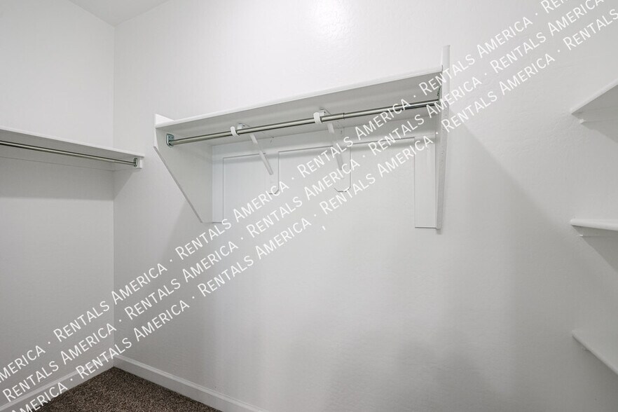 Building Photo - 8845 S 165th Ave